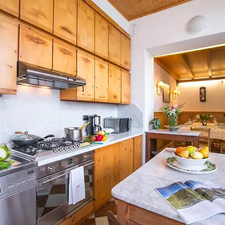 Sleeps 8 Air Con Villa
