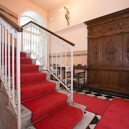Villa Sleeps 8 Air Con Varenna