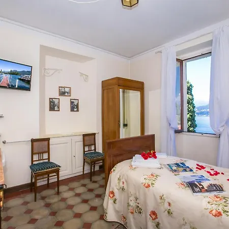 Sleeps 8 Air Con * Varenna