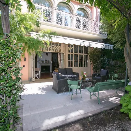 Sleeps 8 Air Con *