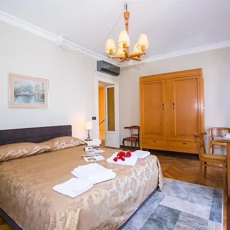 Sleeps 8 Air Con Varenna